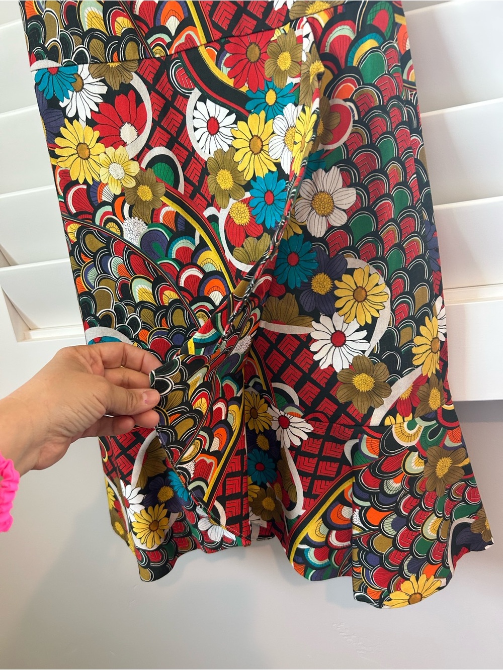 Alice + Olivia Kirby Ruffle Dress in the Floral Melody Size 0 - Picture 5 of 12